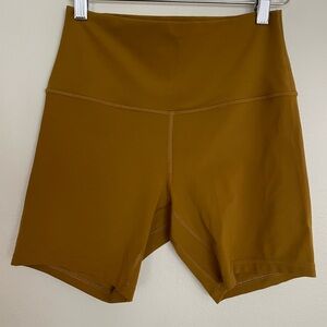 Lululemon align high waisted size 6 bike short, 4 inches